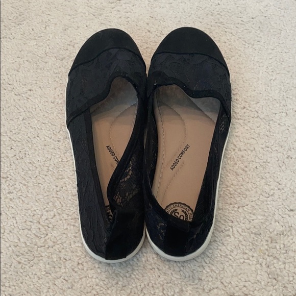 Brand New! Black lace flats - Picture 3 of 3